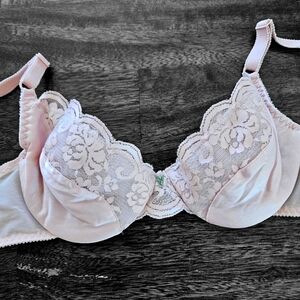 Vintage baby pink bra 34C